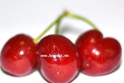 ӣ